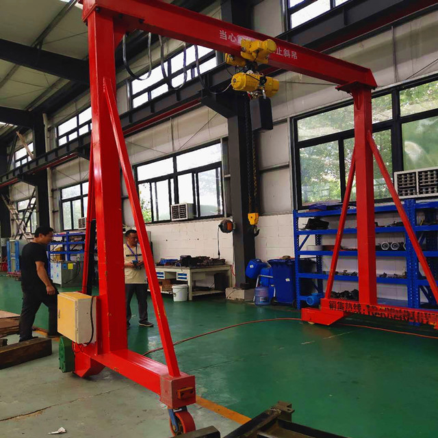 Mini grue à portique à poussée manuelle avec rotation électrique et palan à chaîne électrique avec une bonne qualité et un bon prix